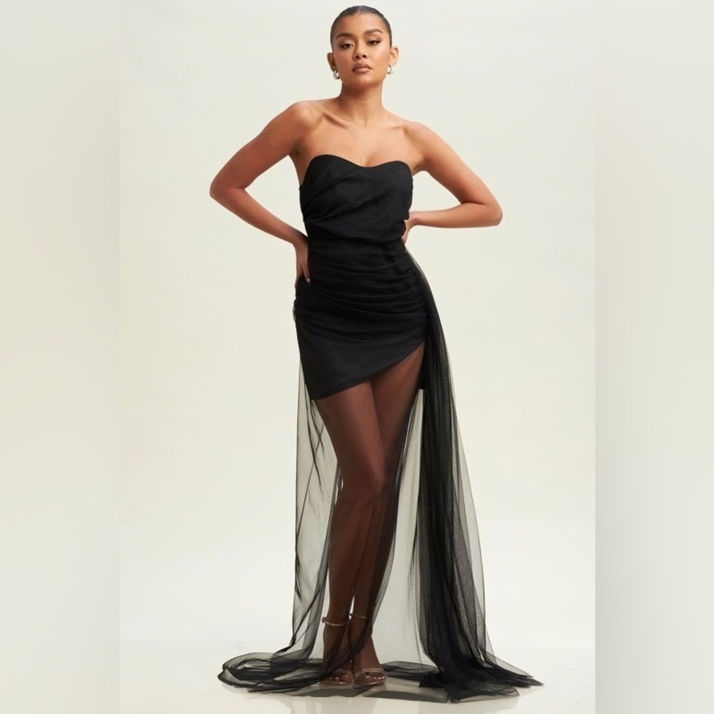 Elegant Black Strapless Tulle Drape Dress